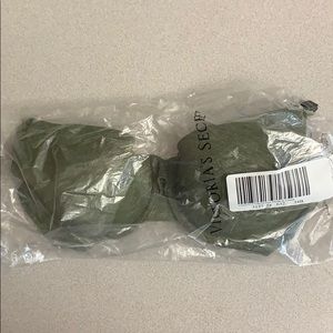 Victoria’s Secret uplift semi demi bra NWT